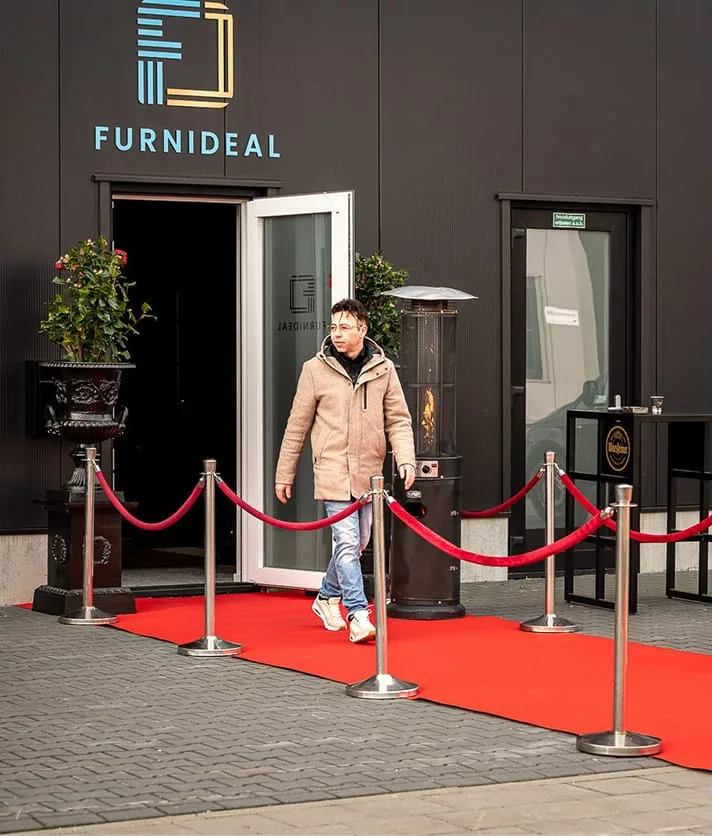 De FurniDeal-showroom in Stroe